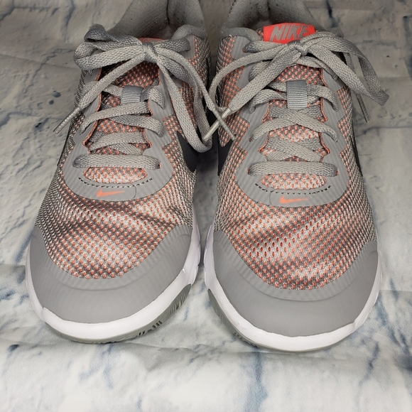 Nike Sneakers size 6.5 - Picture 2 of 9